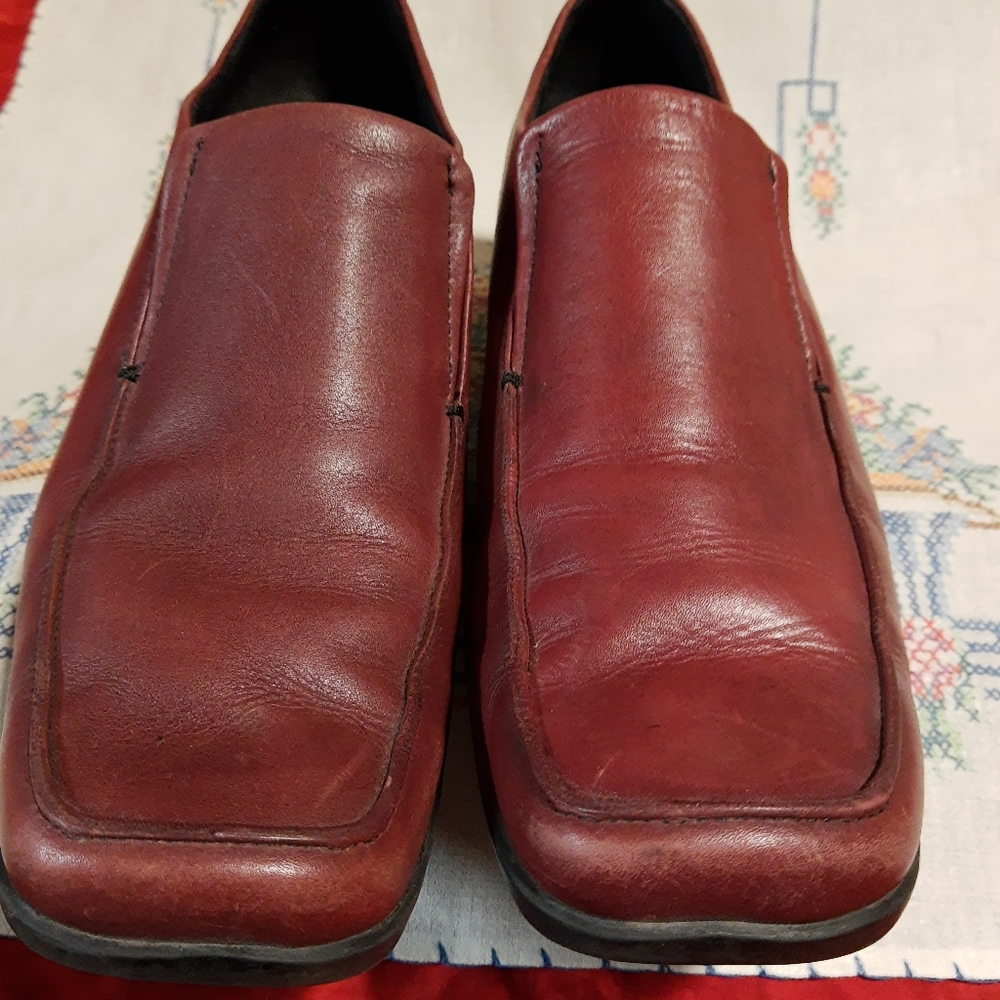 Rockport size 9 women's leather slip on loafers